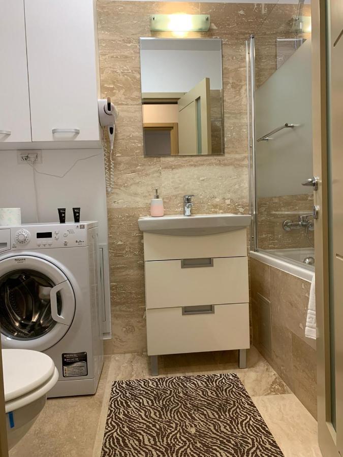 Luxury Apartments Newton By Glam Iasi Luaran gambar