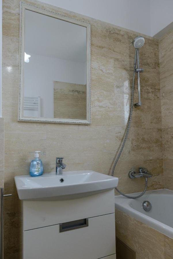Luxury Apartments Newton By Glam Iasi Luaran gambar
