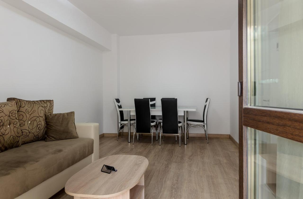 Luxury Apartments Newton By Glam Iasi Luaran gambar