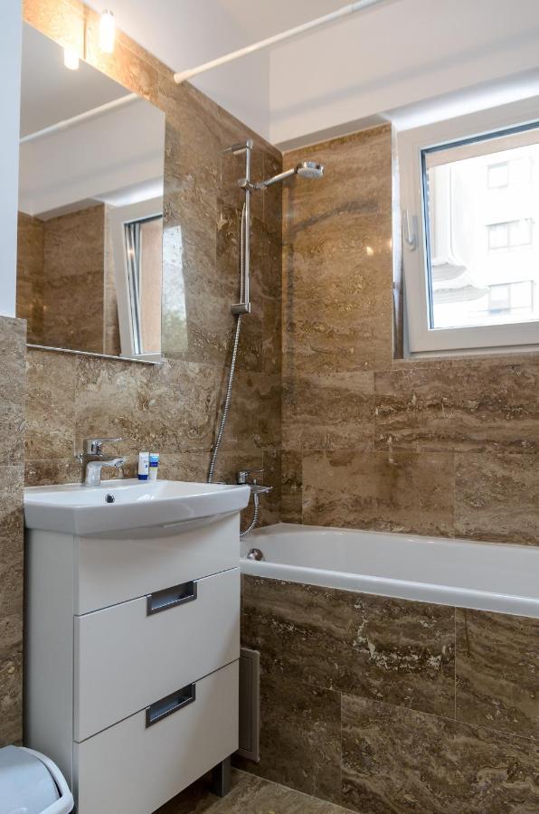 Luxury Apartments Newton By Glam Iasi Luaran gambar